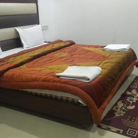 Hotel Popular Amritsar Exteriör bild