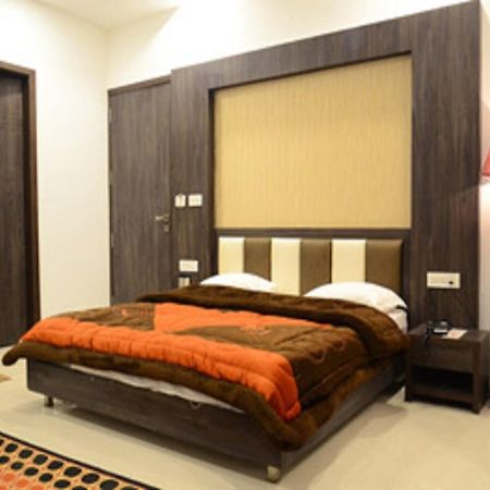 Hotel Popular Amritsar Rum bild