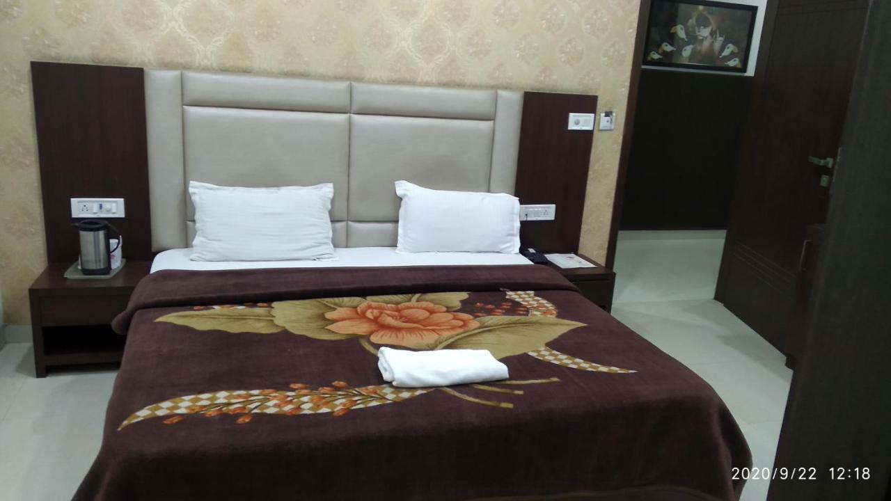 Hotel Popular Amritsar Exteriör bild