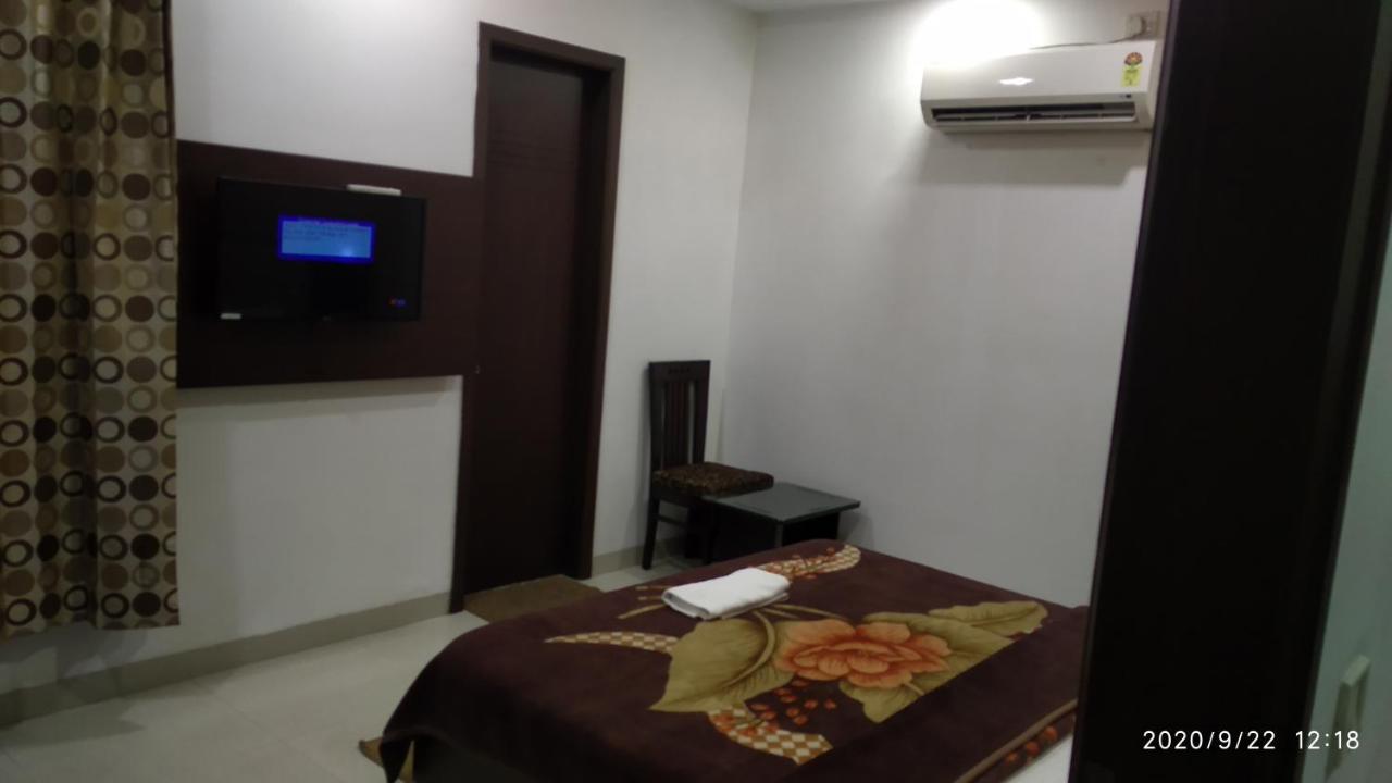 Hotel Popular Amritsar Exteriör bild