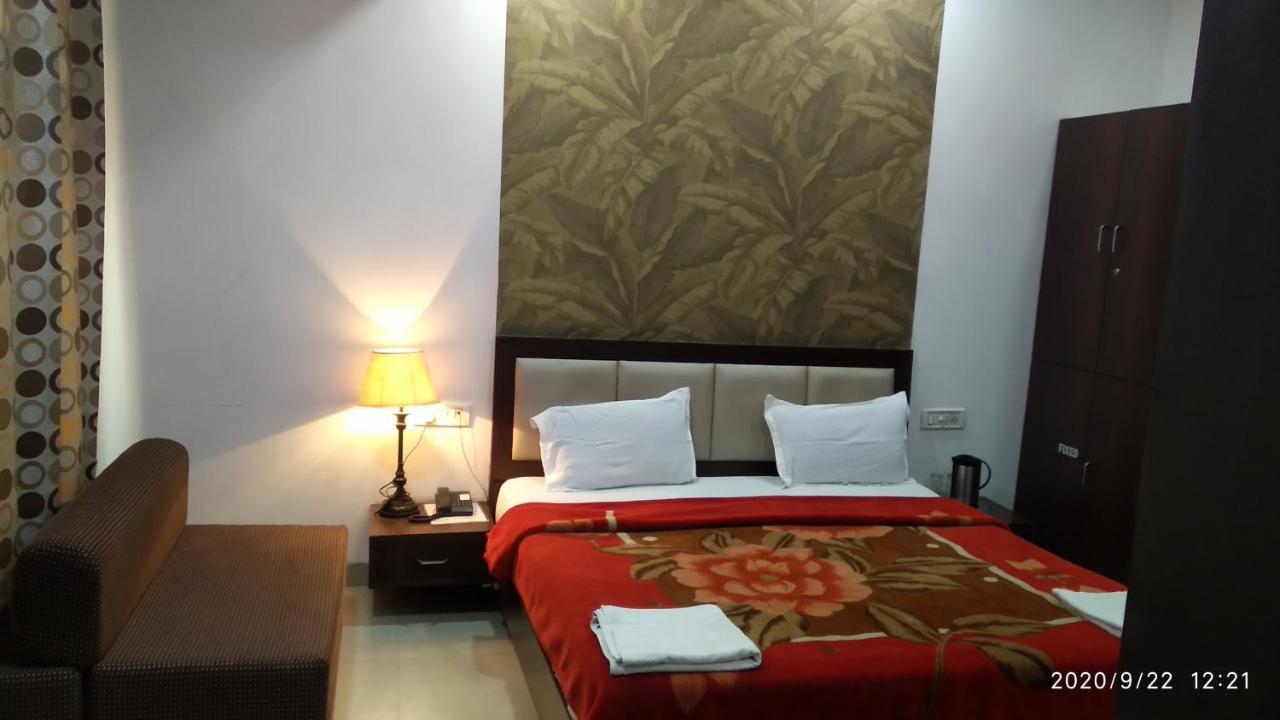 Hotel Popular Amritsar Exteriör bild