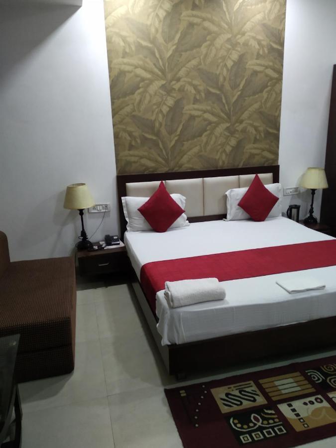 Hotel Popular Amritsar Exteriör bild