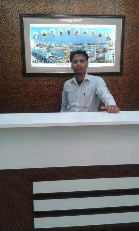 Hotel Popular Amritsar Exteriör bild